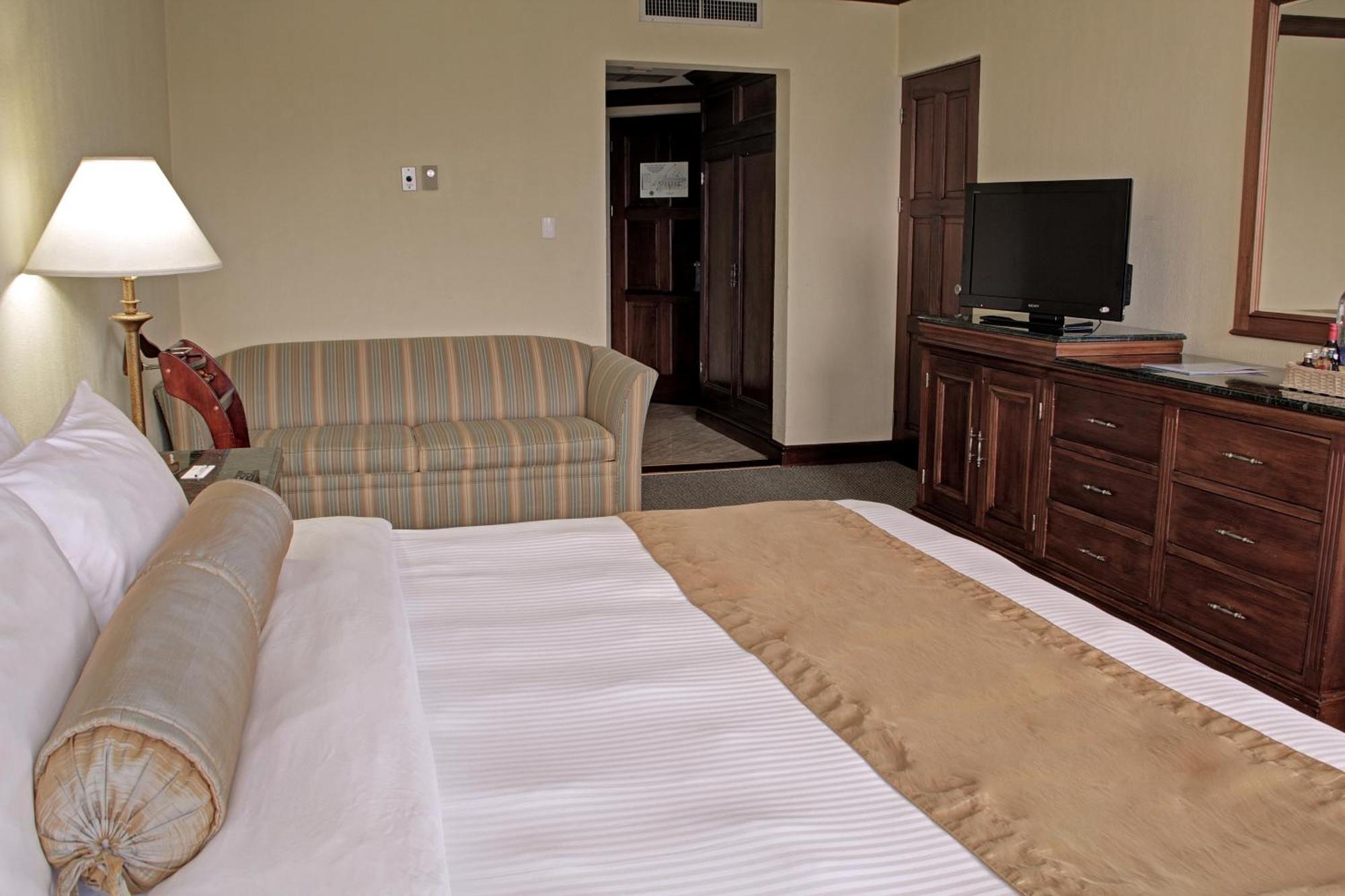 Wyndham San Jose Herradura Dış mekan fotoğraf A room at the hotel