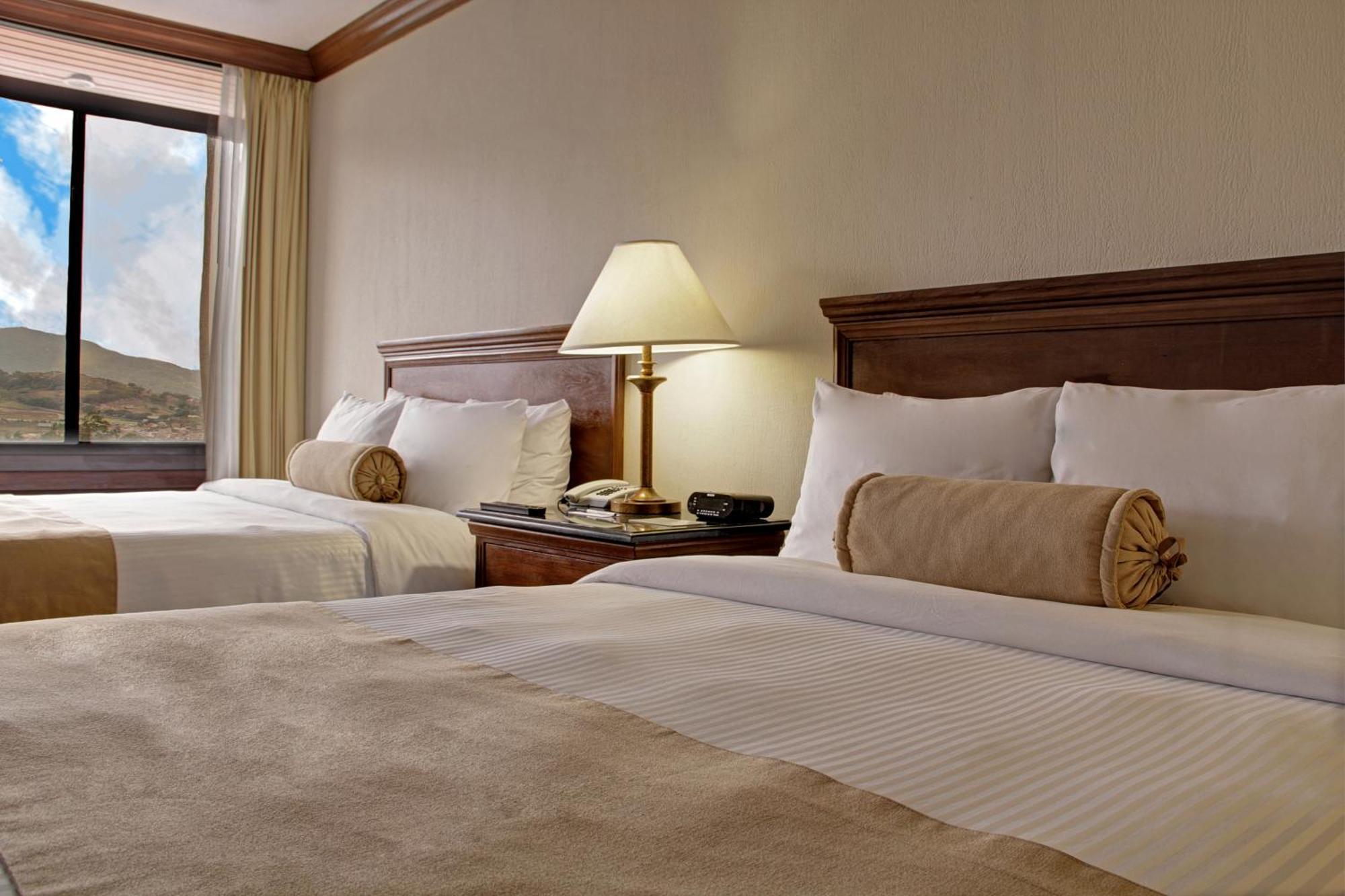 Wyndham San Jose Herradura Dış mekan fotoğraf A typical guest room at the Best Western Premier Collection