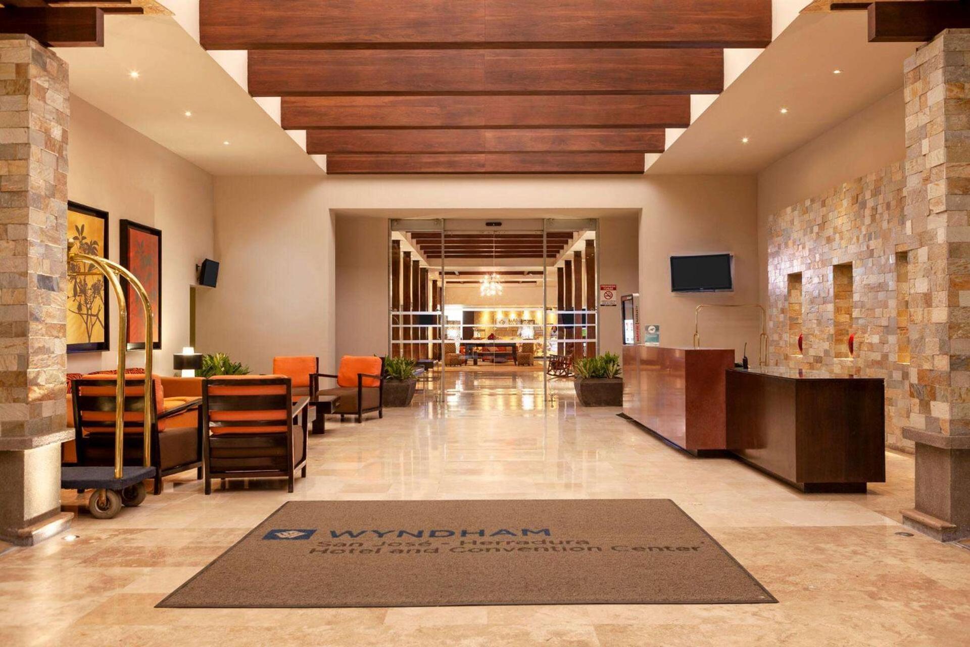 Wyndham San Jose Herradura Dış mekan fotoğraf Lobby of the hotel