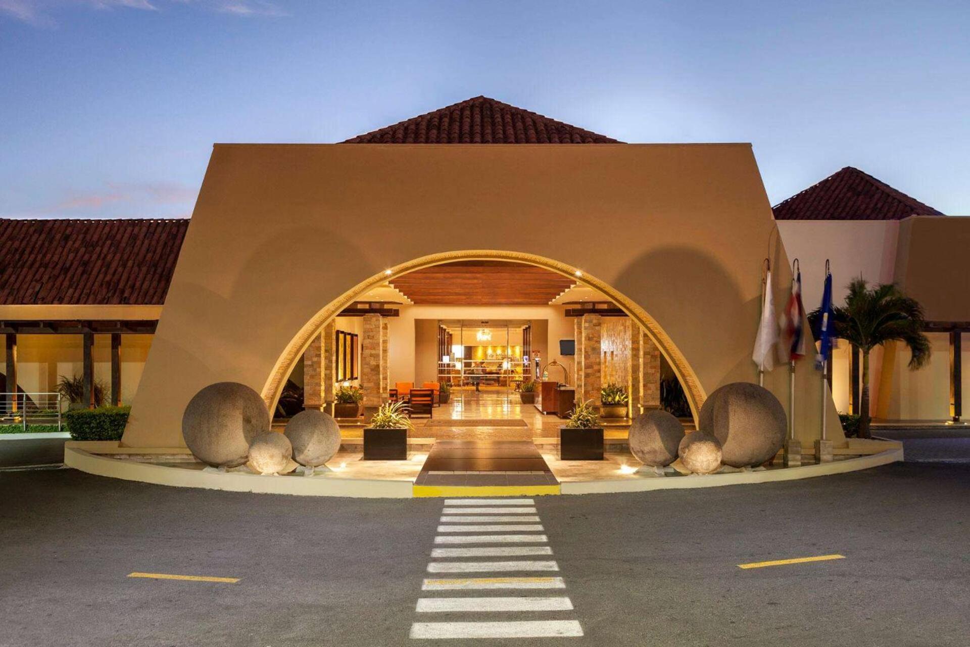 Wyndham San Jose Herradura Dış mekan fotoğraf The entrance of the hotel
